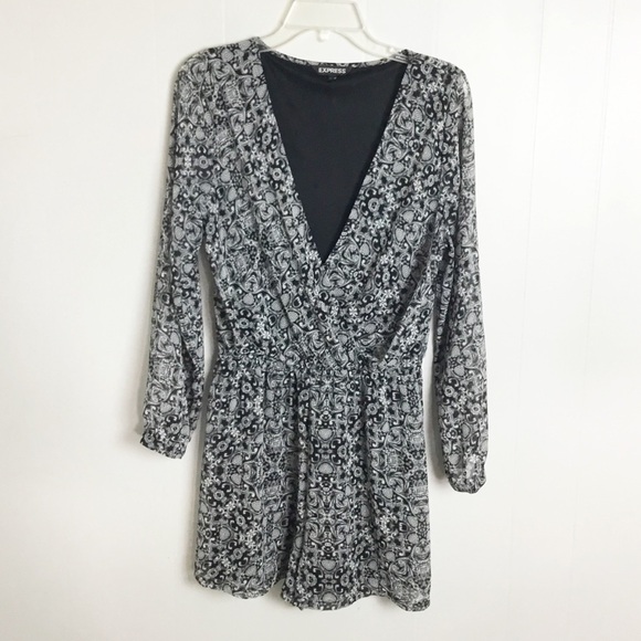 Express Long Sleeve Shorts Romper Size M Black & White Women’s - Picture 1 of 4
